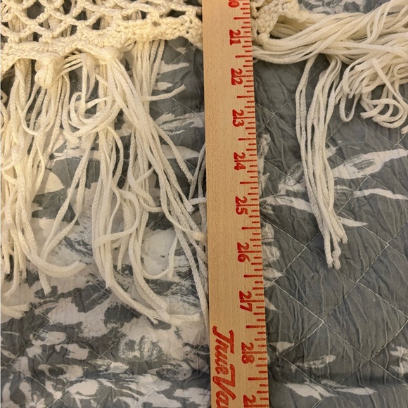 Kirra Cream Asymmetrical Cap Sleeve Blouse - Picture 4 of 7